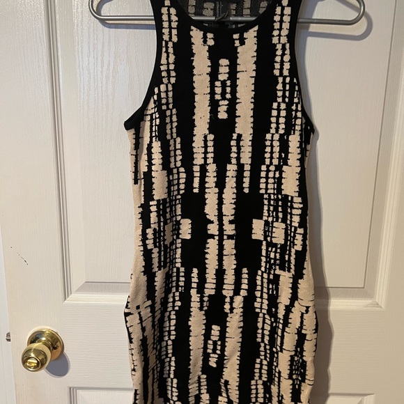 Forever 21 black and beige geometric print dress! Size large! Worn 1 time - Picture 3 of 5